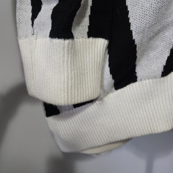 SUPREMEBEING Cotton Black and White Zigzag Knit Cardigan. Size XL - Picture 4 of 13